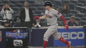 ▲Brock Holt成為美國職棒史上第一位在季後賽擊出完全打擊的球員。（圖／美聯社／達志影像）