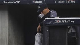 ▲紐約洋基主場慘敗給波士頓紅襪，總教練Aaron Boone難過。（圖／美聯社／達志影像）