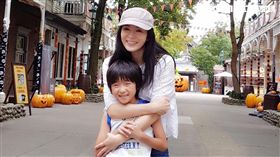 楊采妮兌現承諾帶台灣兒子白潤音大逛遊樂園。（圖／mm2滿滿額娛樂提供）