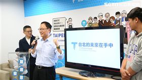 國民黨台北市長參選人丁守中10月7日發布競選歌曲「台北的未來在手中」，丁守中競選辦公室提供