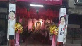 網友諷刺基隆市議員參選人張美瓊服務處表示「看過這麼多候選人的服務處，唯有這間最讓人有尊敬的感覺⋯⋯」來源報廢公社