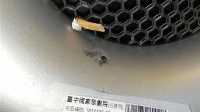 菸蒂插歌劇院空氣清淨機　真相曝光！