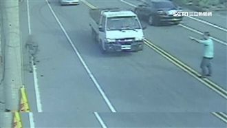 求復合亂刀砍檳榔西施　鄰求救沒人理