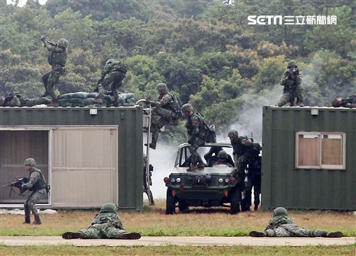 陸軍第三作戰區「地空聯合作戰」實兵操演，裝甲584旅機步戰鬥隊結合特戰兵力，在攻擊直升機掩護下對敵軍