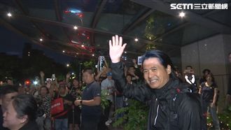 周潤發太親民！離台前「他」幸運被抱