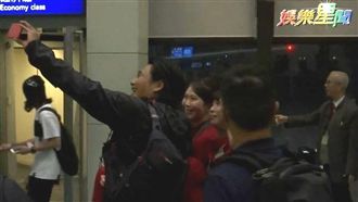 發哥結束台灣行　離台不忘「帥」一發