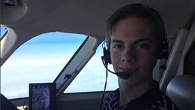美國有一名18歲少年日前挑戰自駕飛機環遊世界，創下最年輕駕駛飛機環遊世界的飛航紀錄，他在個人的IG分享這趟旅程的種種經歷，其中竟然還包括在台灣被F-16戰機攔截！（圖／翻攝自Mason Andrews IG）
