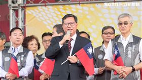 桃園市政府升格後首次在國慶日舉辦升旗典禮，市長鄭文燦與數百市民一同升旗迎接國家生日，桃園市政府提供