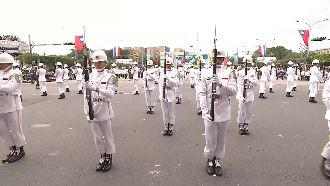 國際級儀隊操槍　蘇祈麟國慶神技領軍