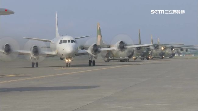 國慶空中編隊秀　慢速機當主角低空飛