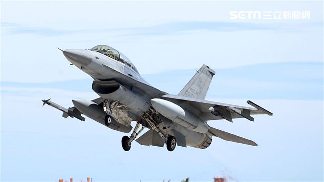 美青年駕機環球遭我機攔截　空軍證實