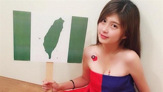 正妹參選人賀國慶　用爆乳「撐國旗」