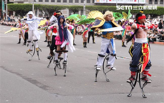 中華民國中樞暨各界慶祝107年國慶大會，高雄樹德家商。（記者邱榮吉/攝影）