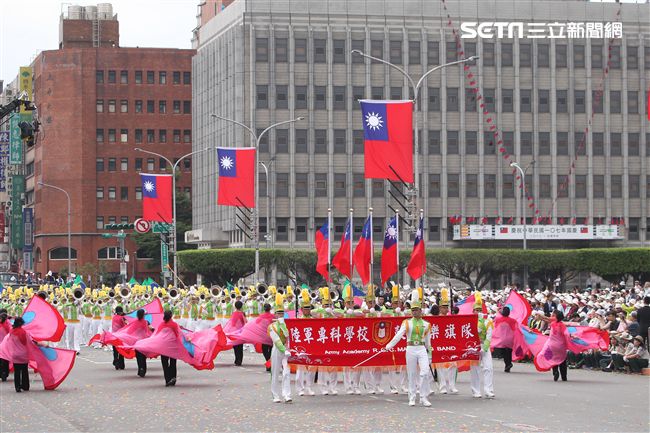 中華民國中樞暨各界慶祝107年國慶大會，陸軍專科學校鼓號樂隊。（記者邱榮吉/攝影）