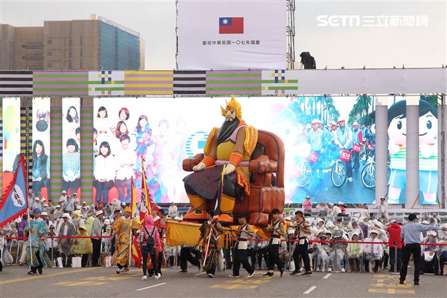 中華民國中樞暨各界慶祝107年國慶大會，客家民族表演。（記者邱榮吉/攝影）