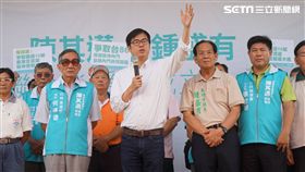 民進黨高雄市長候選人陳其邁，10日白天在東九區進行密集鐵人行程，分別出席杉林、甲仙、六龜等後援會成立活動。陳其邁競選辦公室提供