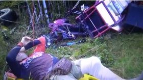  ▲墜毀的動力滑翔傘。（圖／翻攝自mthai新聞網） https://news.mthai.com/general-news/677821.html