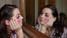 -外貌-長相-化妝-示意圖／攝影者JJP BOLGER Photography, flickr CC License（https://www.flickr.com/photos/jamesbolger/4137391495/）