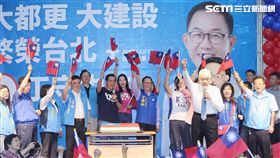 馬吳出席丁守中競選總部成立（1）國民黨台北市長參選人丁守中（左8）位於和平西路一段的競選總部10日舉行成立大會，前總統馬英九（左6）與國民黨主席吳敦義（右3）等人共同揮國旗高喊當選。中央社記者徐肇昌攝  107年10月10日