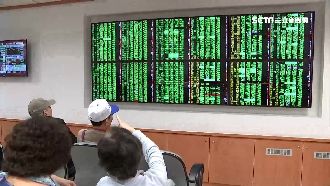 台股暴跌2千點突V轉　法人揭它成止血關鍵