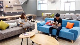 龍華科大新學生宿舍涵青館設備完善龍華科技大學打造五星級學生宿舍「涵青館」，有學生交誼廳等供學生使用，校方希望在舒適便利的住宿環境與美麗校園中，讓選擇技職教育的龍華學子，都能專注學業，用心學習，打造未來職場競爭力。（龍華科大提供）中央社記者許秩維傳真　107年9月10日