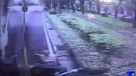 台北,松山,腳踏車,公車,車禍,敦化南路。翻攝畫面