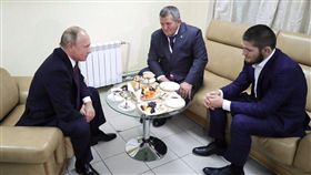 不忍看拳王挨父揍　普丁幫卡哈比說情
UFC,卡哈比,普丁,麥格雷戈
翻攝自推特