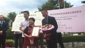 台東國慶升旗　陳樹菊捐逾千萬元保單助偏鄉醫療