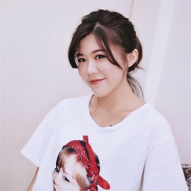 蘇芷婕外型亮眼，當時在黃偉哲競選團隊就受到關注。（圖翻攝自蘇芷婕臉書）