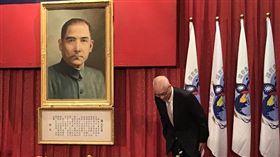 國民黨主席吳敦義11日出席第66屆華僑節大會活動。（圖／國民黨提供）