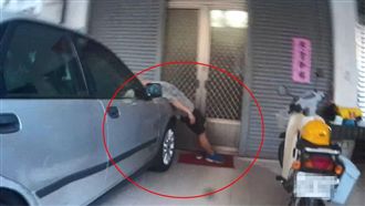 怪異睡姿引注意！他酒後吐真言醒來後