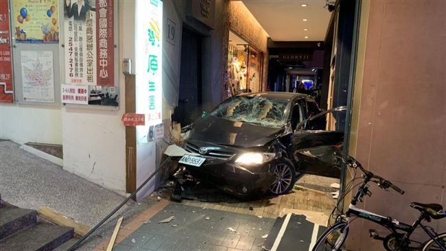 北市嚴重車禍　公車道尬車釀3死慘劇