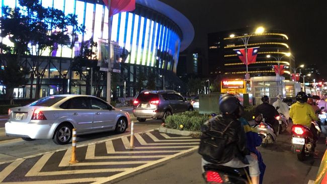 2車競速釀3死？　白車男辯：沒尬車