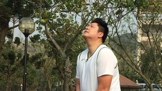 出事了！男星「吹」太用力抽筋險死