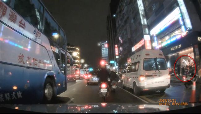 尬車釀禍！救護人員「一直壓」救不回