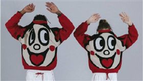 旺旺宣布推出聯名潮T　網嚇傻：挑戰審美底線？　圖／翻攝自微博