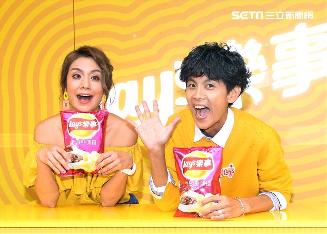 網美場景拍上癮莎莎、阿翔預告未來轉行當攝影。（記者邱榮吉/攝影）