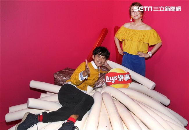 網美場景拍上癮莎莎、阿翔預告未來轉行當攝影。（記者邱榮吉/攝影）