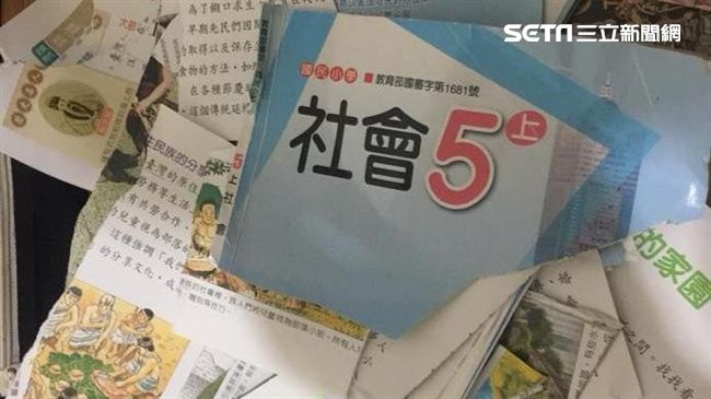 不捨兒罰寫到深夜　霸氣老爸撕爛課本