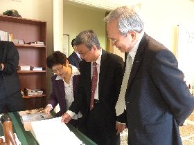 副總統陳建仁視察教廷大使館 見留言本