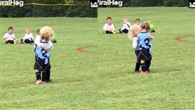 小孩,暖男,呼呼,踢足球,LADbible　圖／翻攝自LADbible臉書