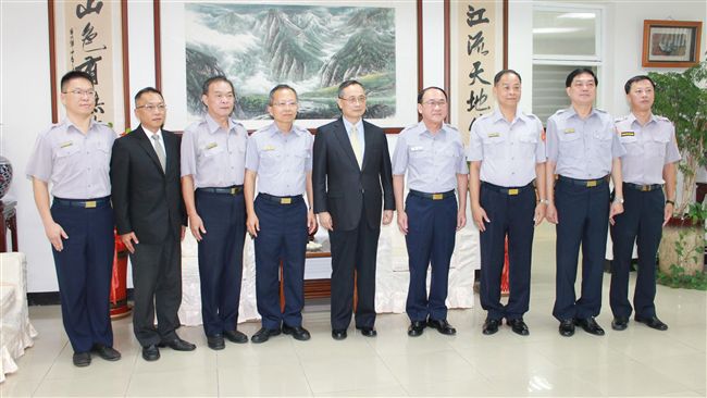 署長親臨縣警局　頒獎金慰勉同仁辛勞