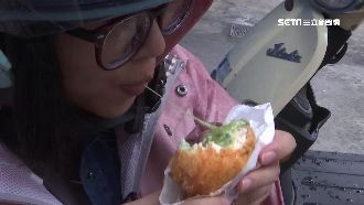 彩虹雞排內餡爆漿　滿滿湯汁得用吸管