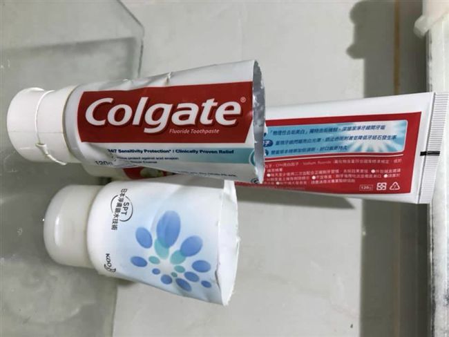 為節省剪開牙膏底部　網驚：蟑螂最愛