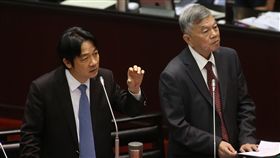 賴揆：中火2023年改燒天然氣　4部燃煤機組退場行政院長賴清德（左）12日在立法院表示，台中火力發電廠2023年天然氣機組上場後，第一到四號燃煤機組退場，僅留做緊急使用。右為經濟部長沈榮津。中央社記者鄭傑文攝　107年10月12日