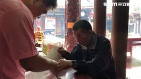 彰化7旬碩士阿伯申請南瑤宮獎學金／記者許書維攝