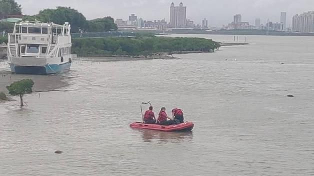 遊關渡碼頭驚見浮屍　民眾嚇壞忙報警
