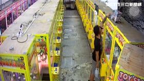 貧父偷鋼彈模型送幼子　娃娃機店老闆霸氣再送2盒(圖/警方提供)