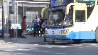 客運公告搞烏龍　蔡英文衰背擾民罪名