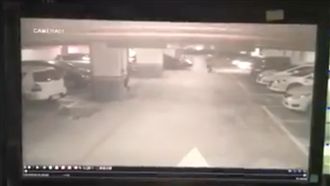 停車場叭一聲！恐怖鄰居持西瓜刀追砍